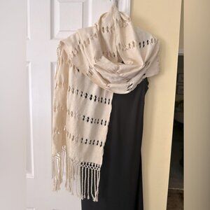 Beautiful unbranded scarf/shawl off white impressive design rarely used